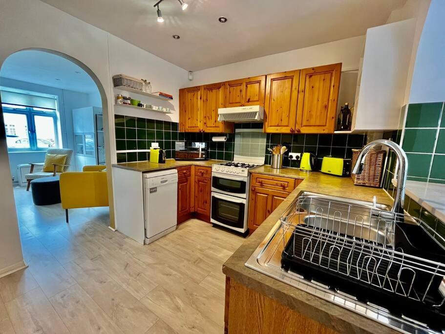 Willa Entire 3 Bed House Weybridge Brooklands, London Byfleet Zewnętrze zdjęcie