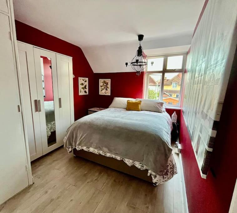 Willa Entire 3 Bed House Weybridge Brooklands, London Byfleet Zewnętrze zdjęcie