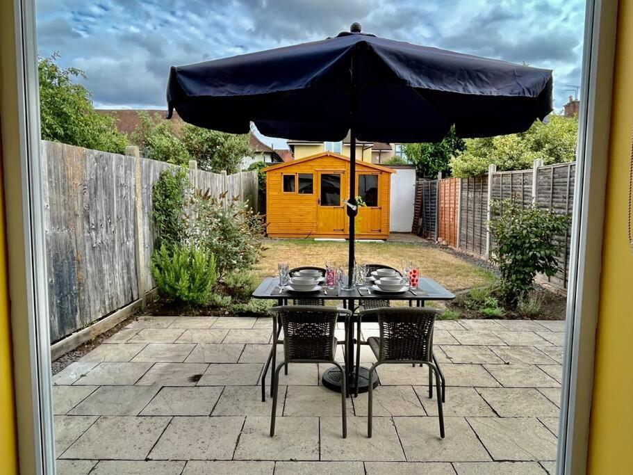 Willa Entire 3 Bed House Weybridge Brooklands, London Byfleet Zewnętrze zdjęcie