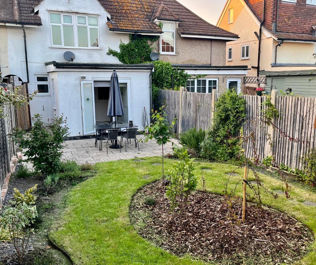 Willa Entire 3 Bed House Weybridge Brooklands, London Byfleet Zewnętrze zdjęcie
